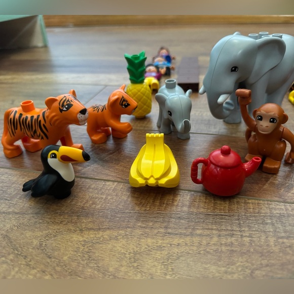 LEGO Duplo Tropical Island #10906 - Picture 3 of 6